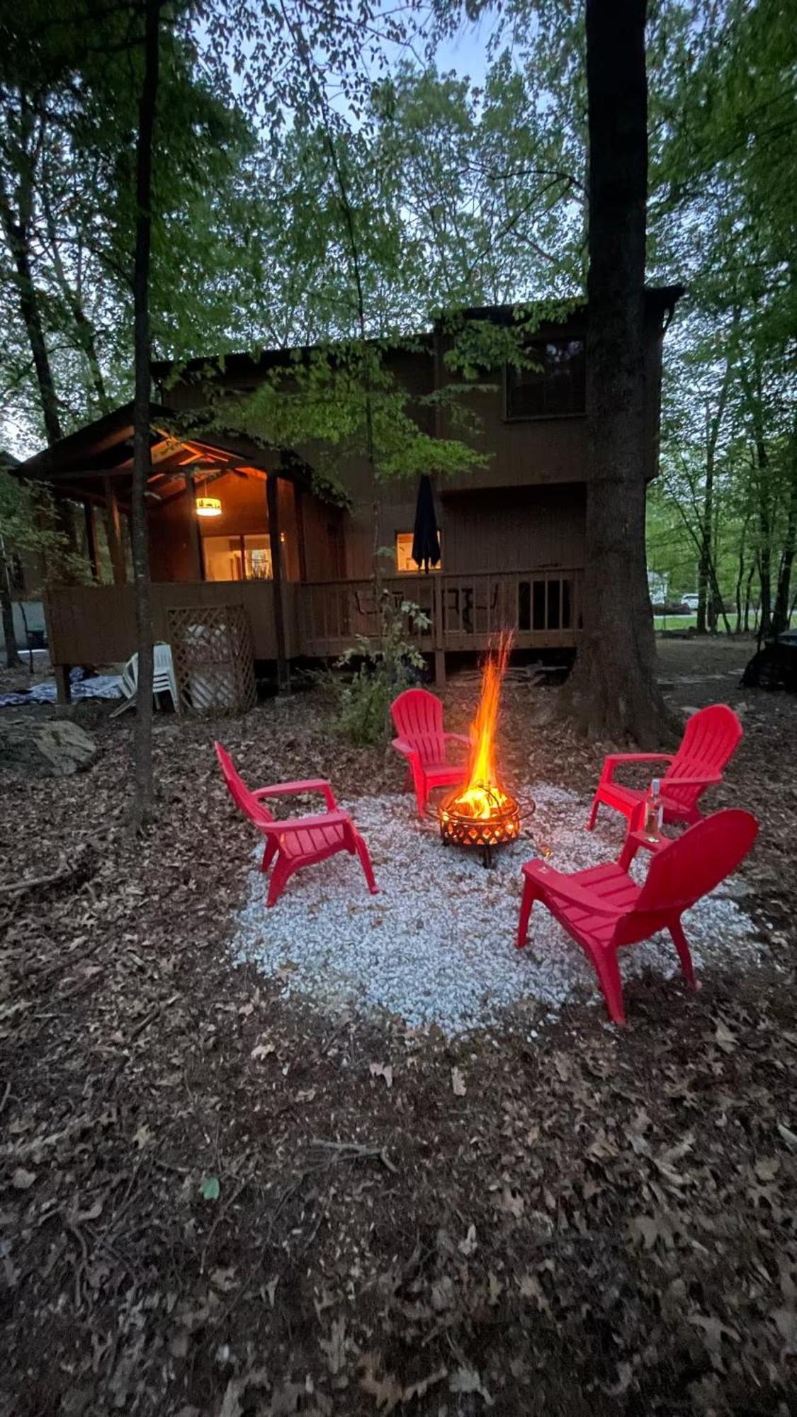 Cozy Cabin At Poconos With Hot Tub And Fire Pit Ийст Страудсбърг Екстериор снимка
