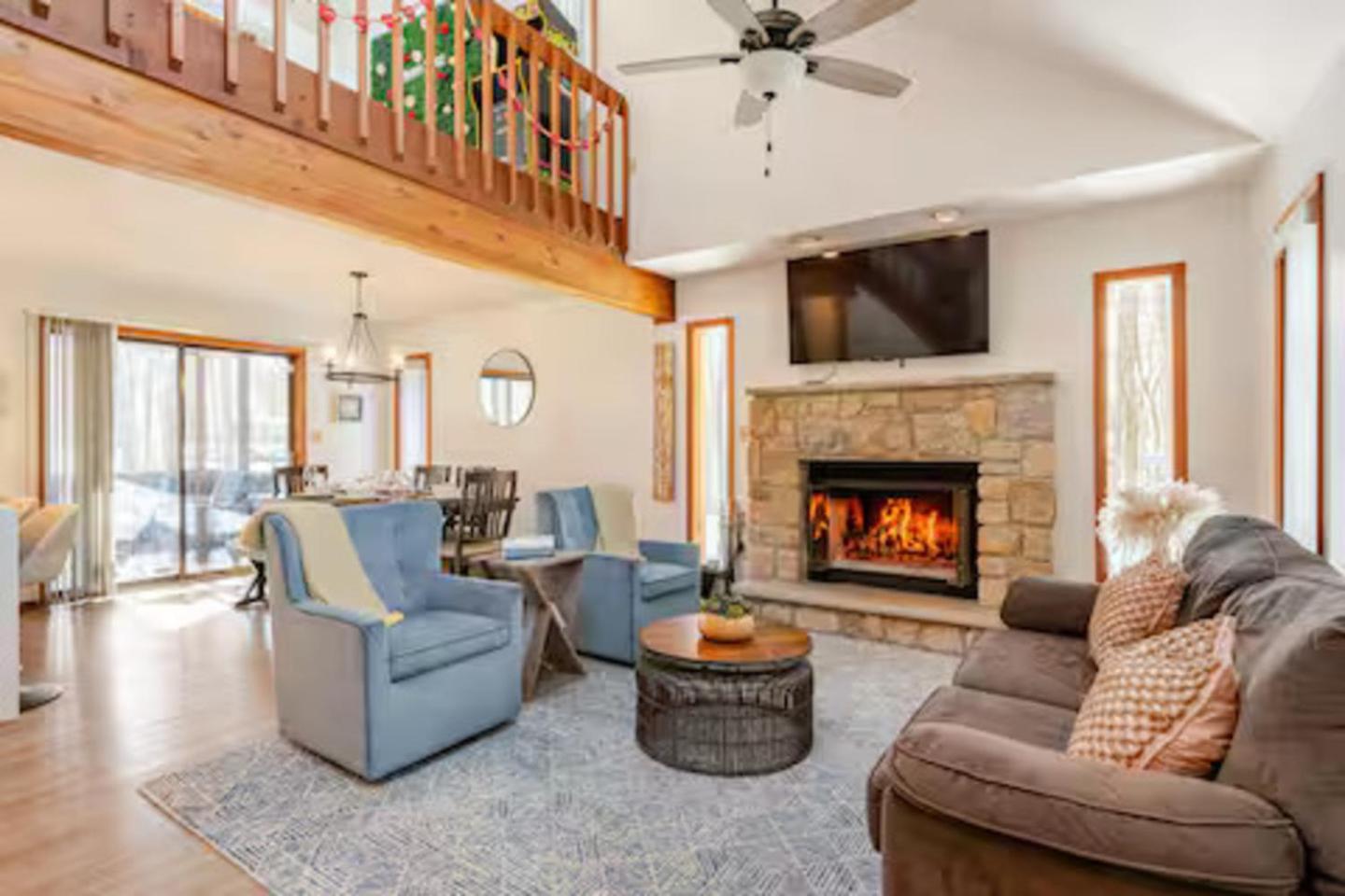 Cozy Cabin At Poconos With Hot Tub And Fire Pit Ийст Страудсбърг Екстериор снимка